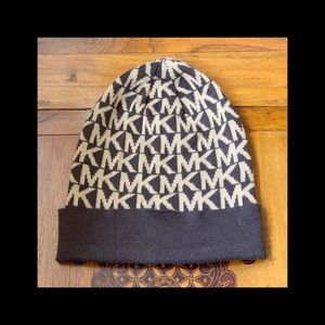 EUC MICHAEL KORS SIGNATURE LOGO BROWN BEANIE HAT